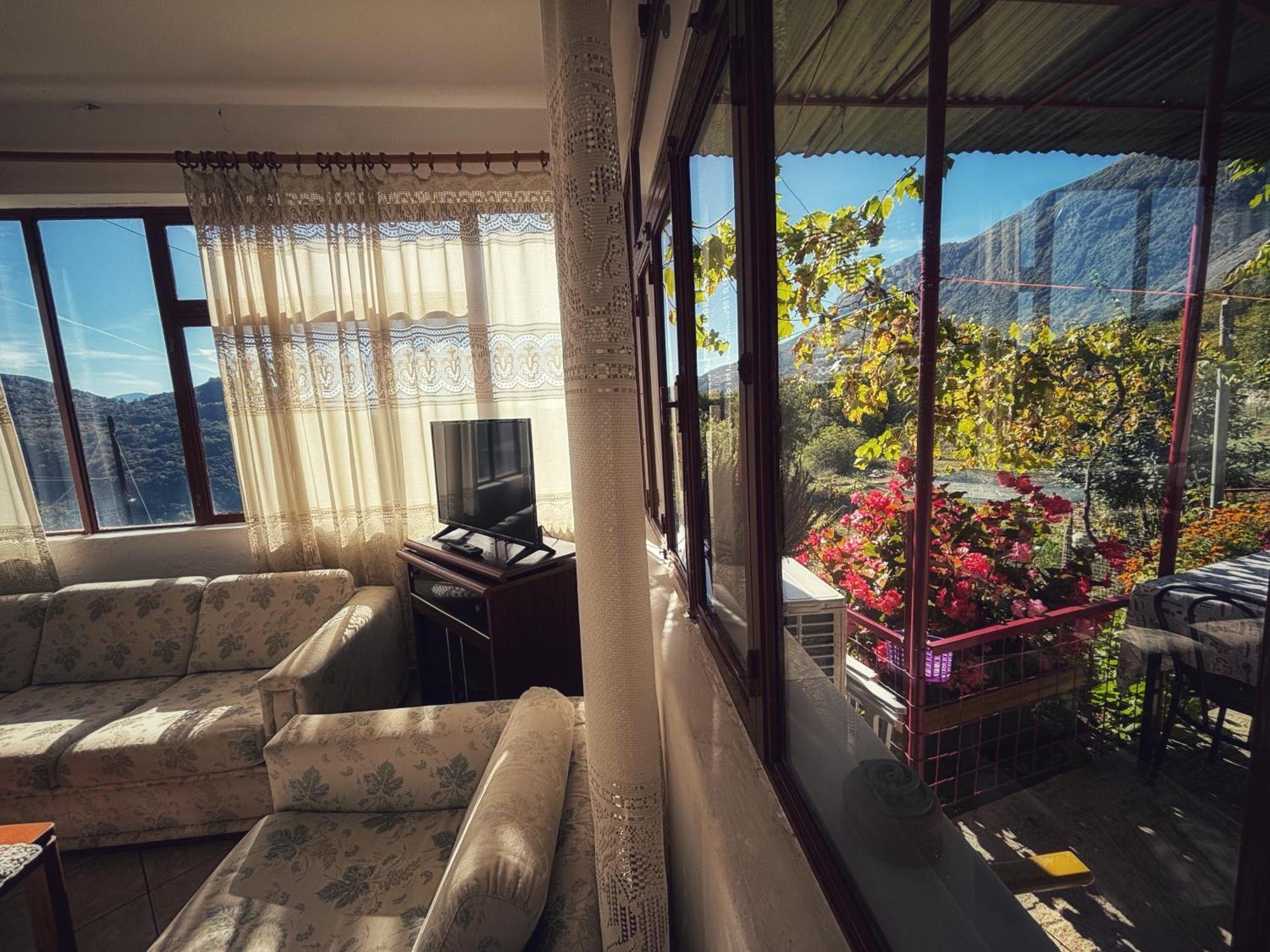 Georgaras Accommodation Platanoussa Eksteriør bilde