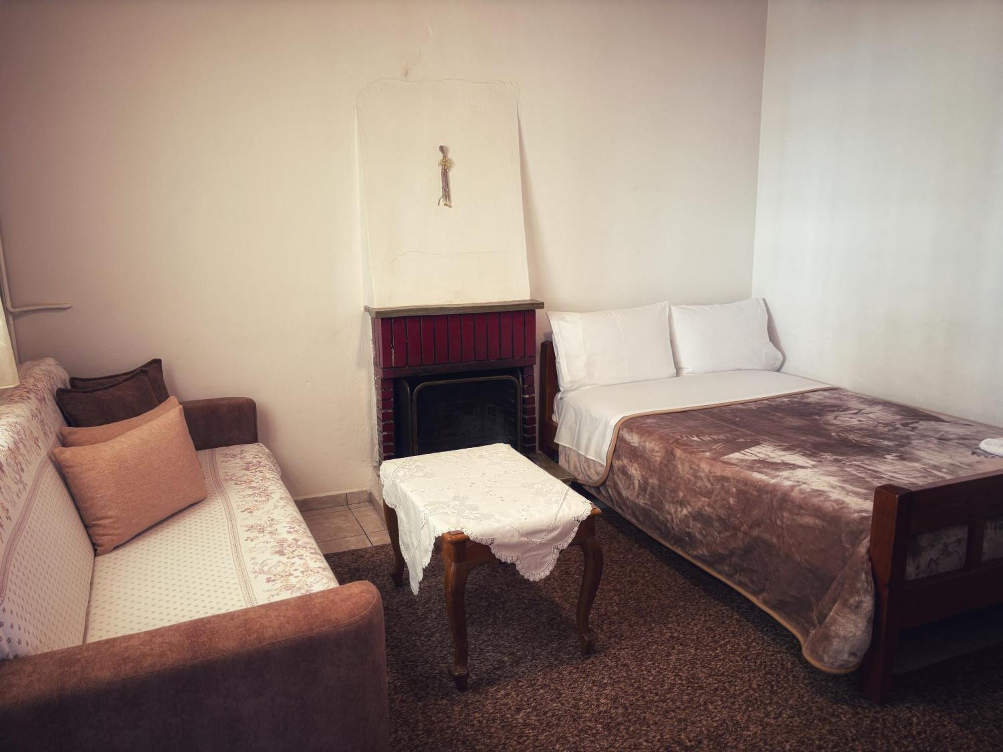 Georgaras Accommodation Platanoussa Eksteriør bilde